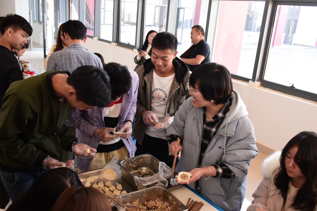 关爱贫困学生-包饺子 (2)