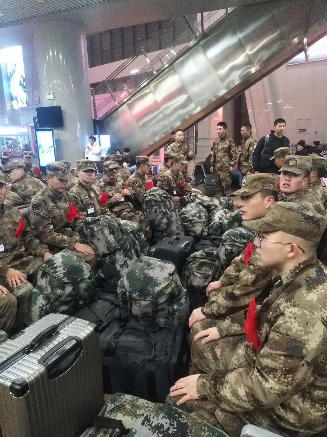 beat365唯一官方网站首届定向培养士官生光荣入伍