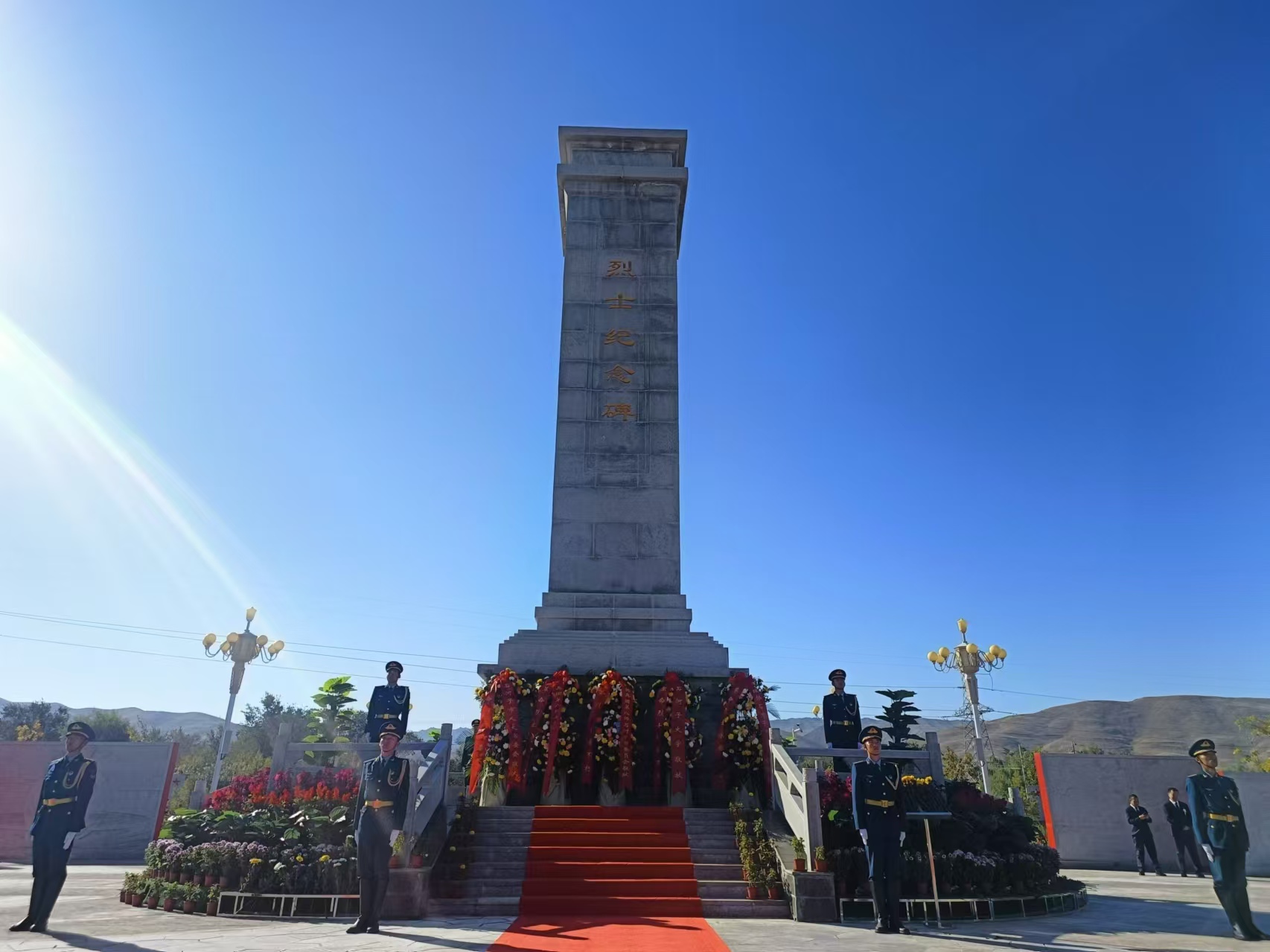 黄沙戈壁眠忠骨 祭奠哀思致先烈