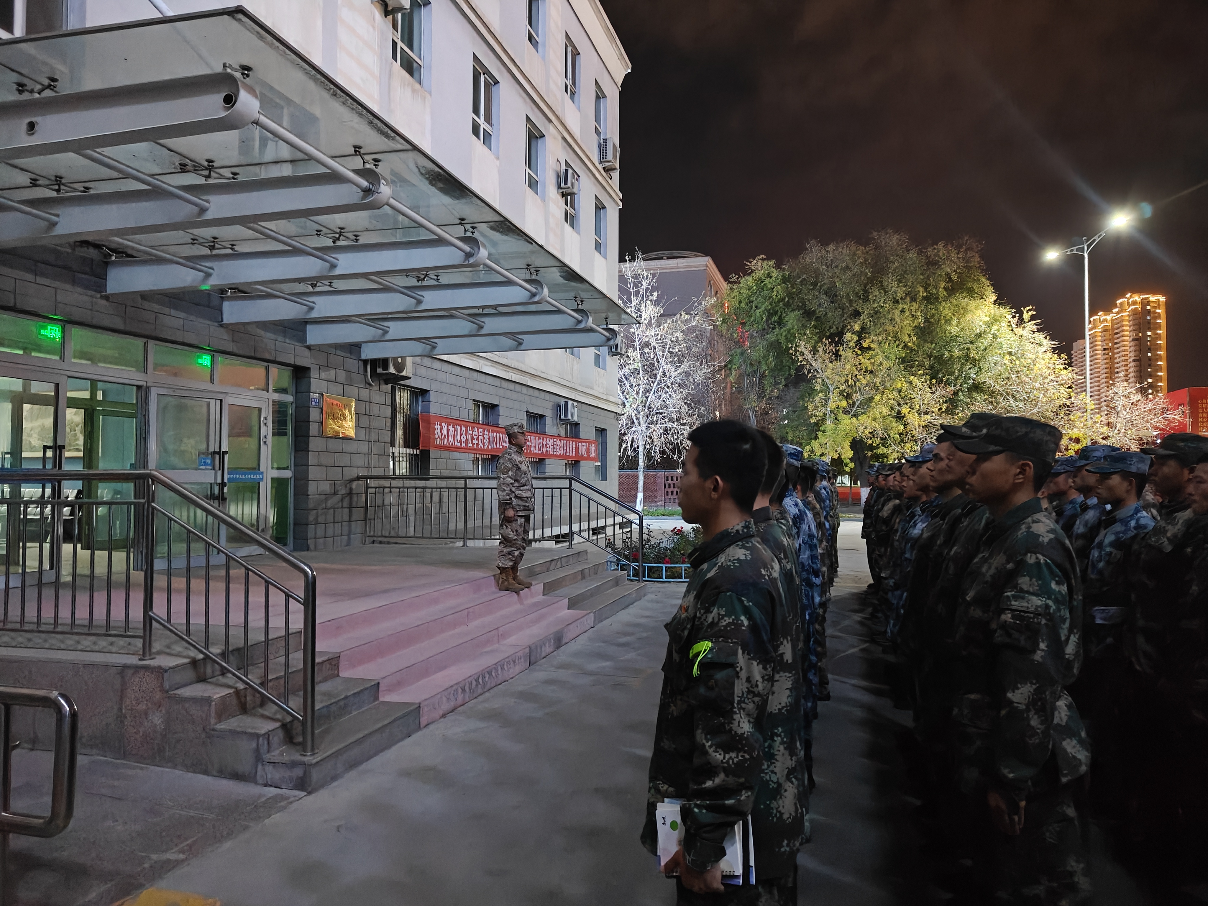 共筑心中“防火墙” 搭起生命安全网---军士学院开展消防安全教育大会