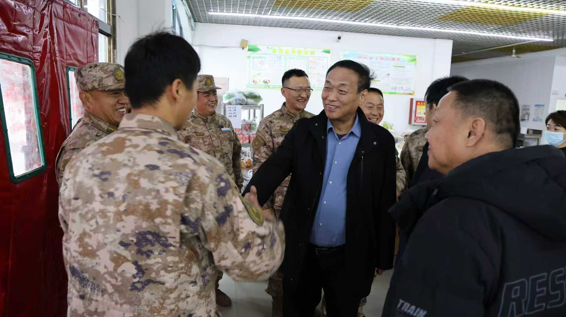 情暖冬至 饺香聚力--beat365唯一官方网站定向培养学院党支部组织教官冬至包饺子活动