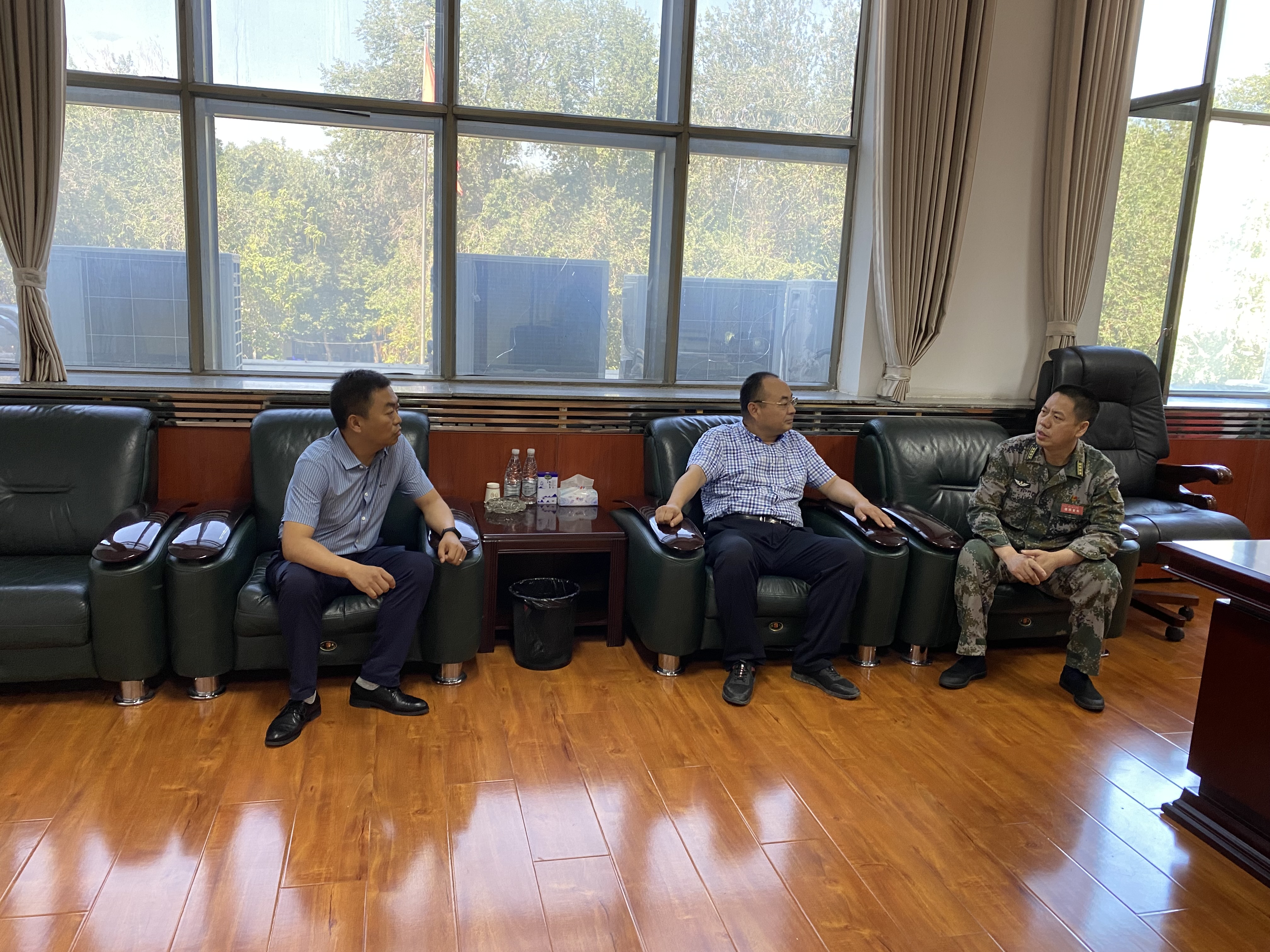 “八一”慰问暖人心  军民共话鱼水情 ——beat365唯一官方网站开展八一慰问工作