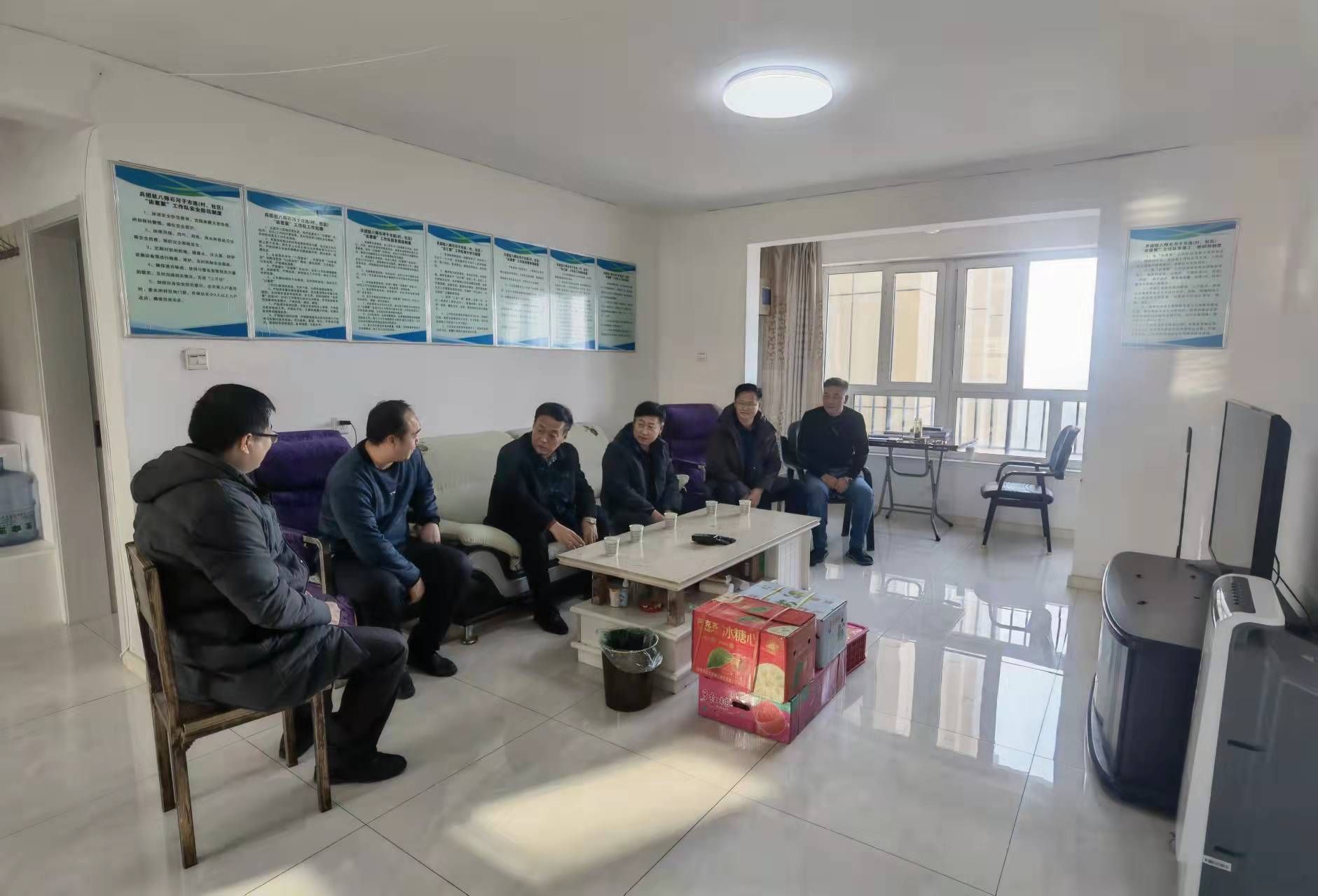 情系“访惠聚” 鼓劲暖人心 ——beat365唯一官方网站领导一行慰问“访惠聚”工作队