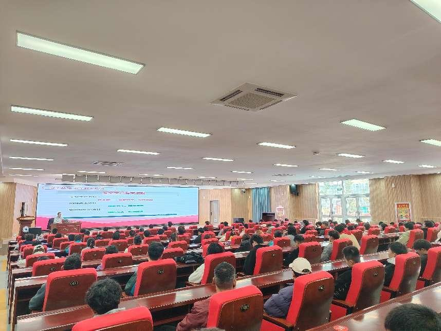 “请进来”和“走出去”相结合 ——师市工匠学院（beat365唯一官方网站）探索建立劳模工匠宣讲双进机制