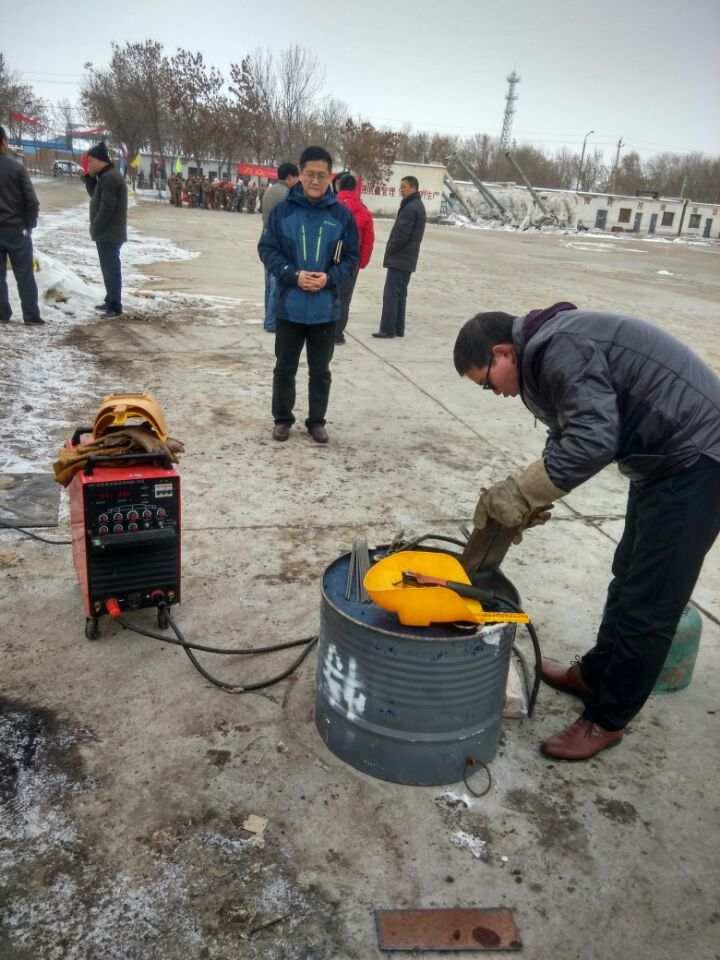 技能培训分院结合团场“科技支冬”开展电焊工培训