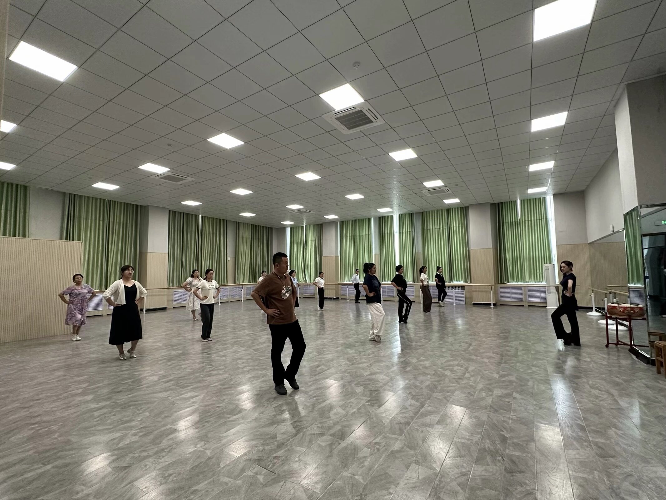 现代服务学院开展学前教育专业实践技能培训