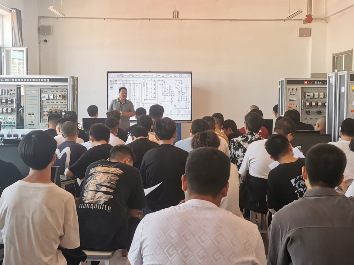 机械电气工程学院开展考工辅导工作