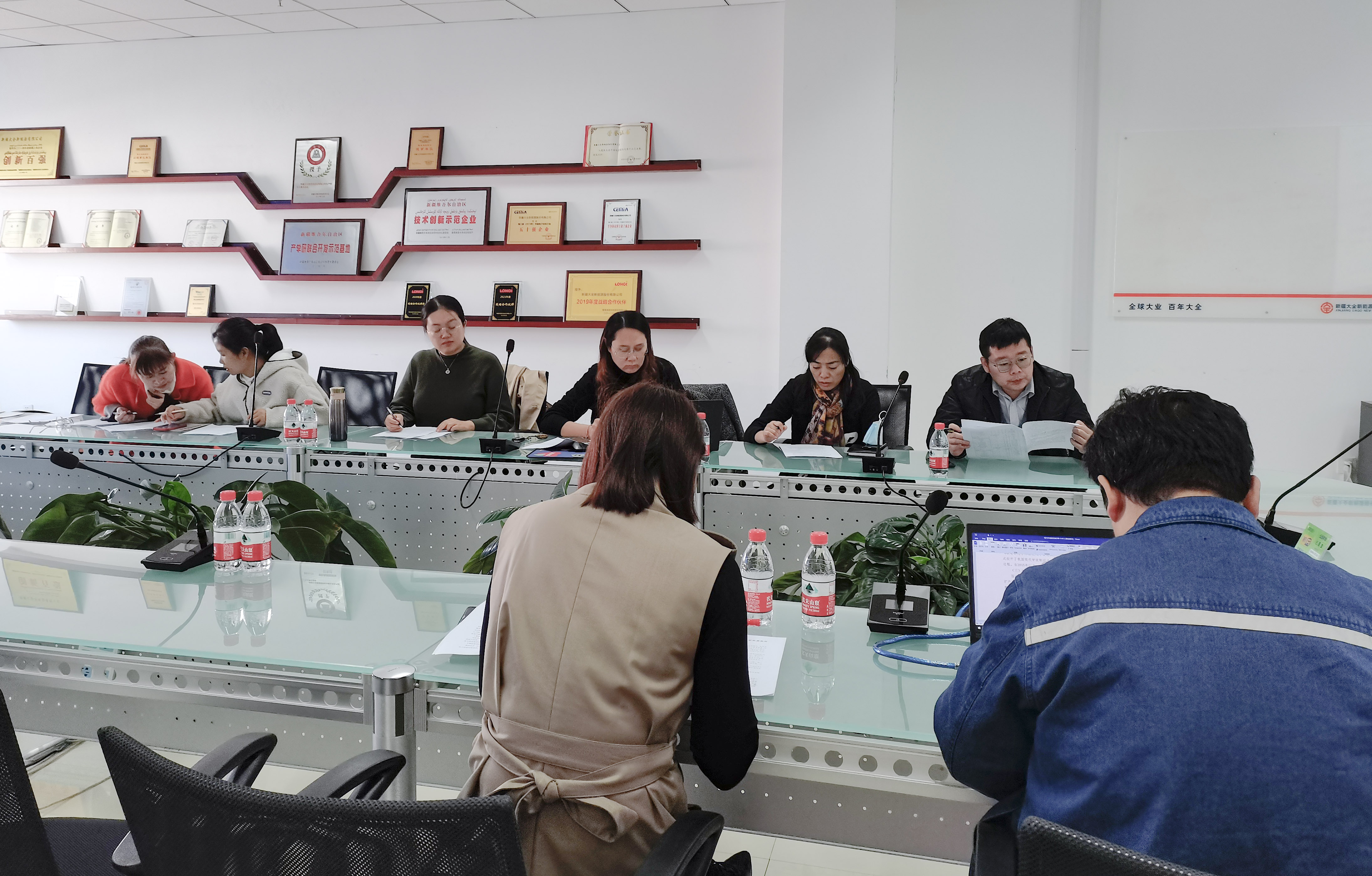 实施现代学徒制  推进校企合作新发展——轻纺化工分院与新疆大全新能源股份有限公司共商共建