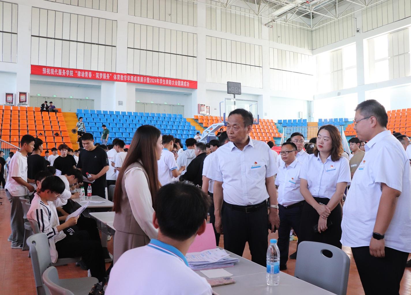 【2025职业教育活动周系列活动】打造产教融合新标杆 beat365唯一官方网站构建“三维赋能”高质量就业生态圈