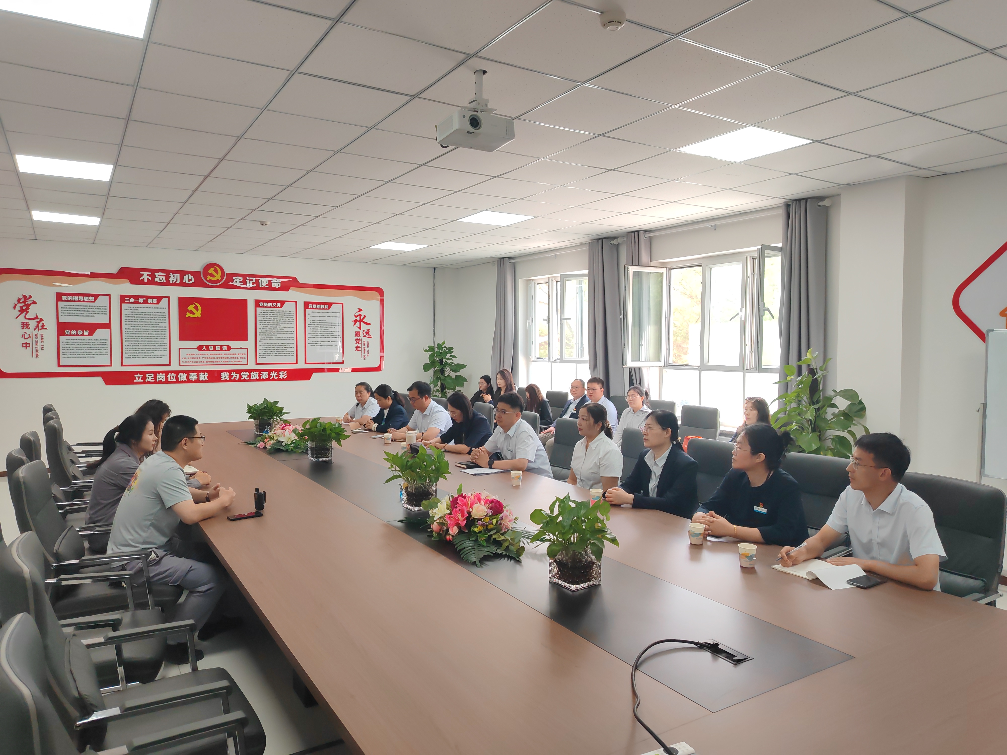 产教融合育匠心 思政课堂塑新人——化工与环境工程学院开展“行走的思政课”社会之基系列活动