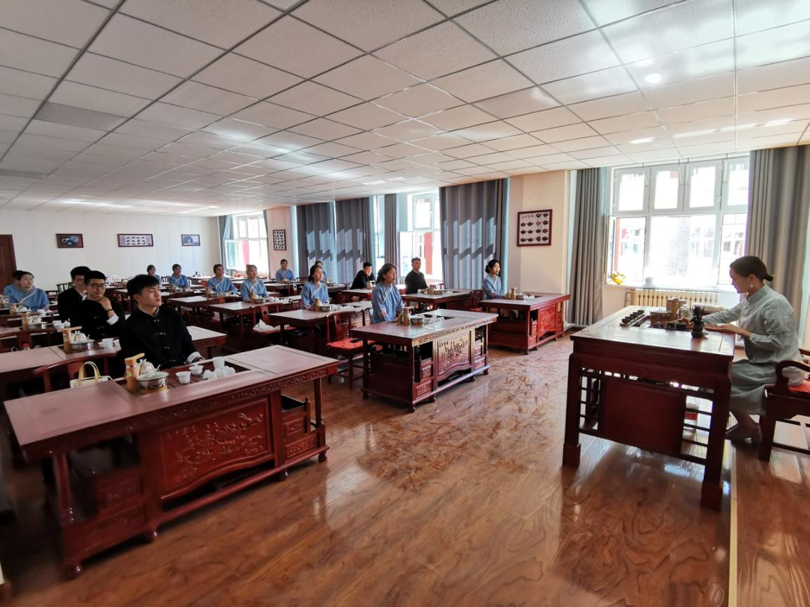 茶韵飘香进校园——旅游与经济管理分院开展茶艺实训 体验“非遗”文化