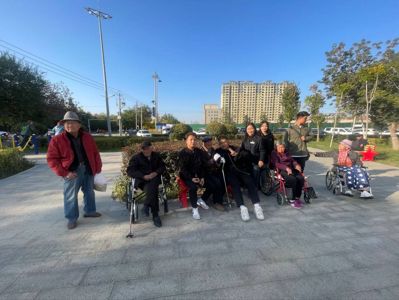 聆听老兵故事 传承红色精神 ——数字商贸学院师生听老军垦战士讲故事