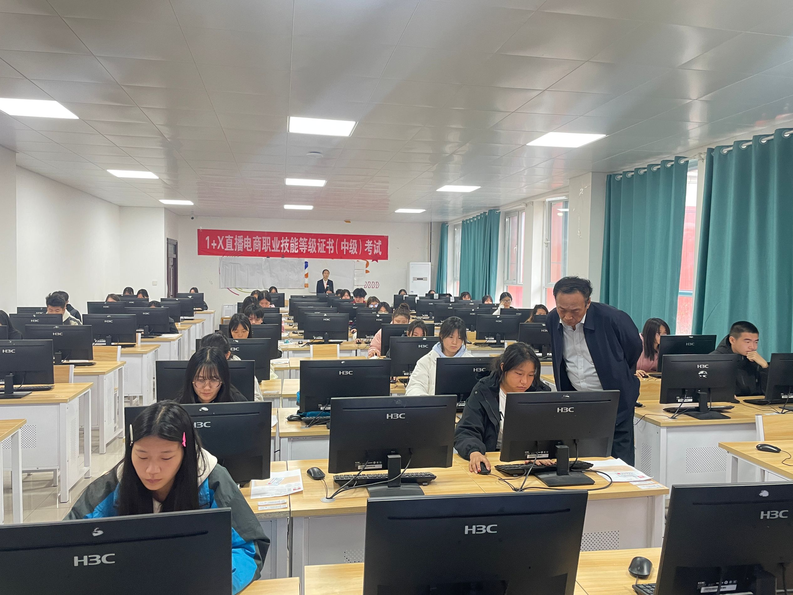 数字商贸学院成功举办“1+X”直播电商职业技能等级证书考试工作