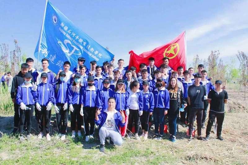 “以梦为马 不负韶华”——水建分院毕业季