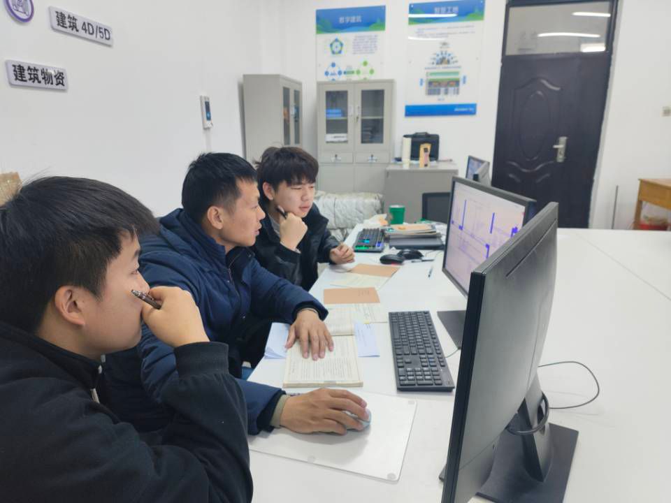 教学名师-录金何