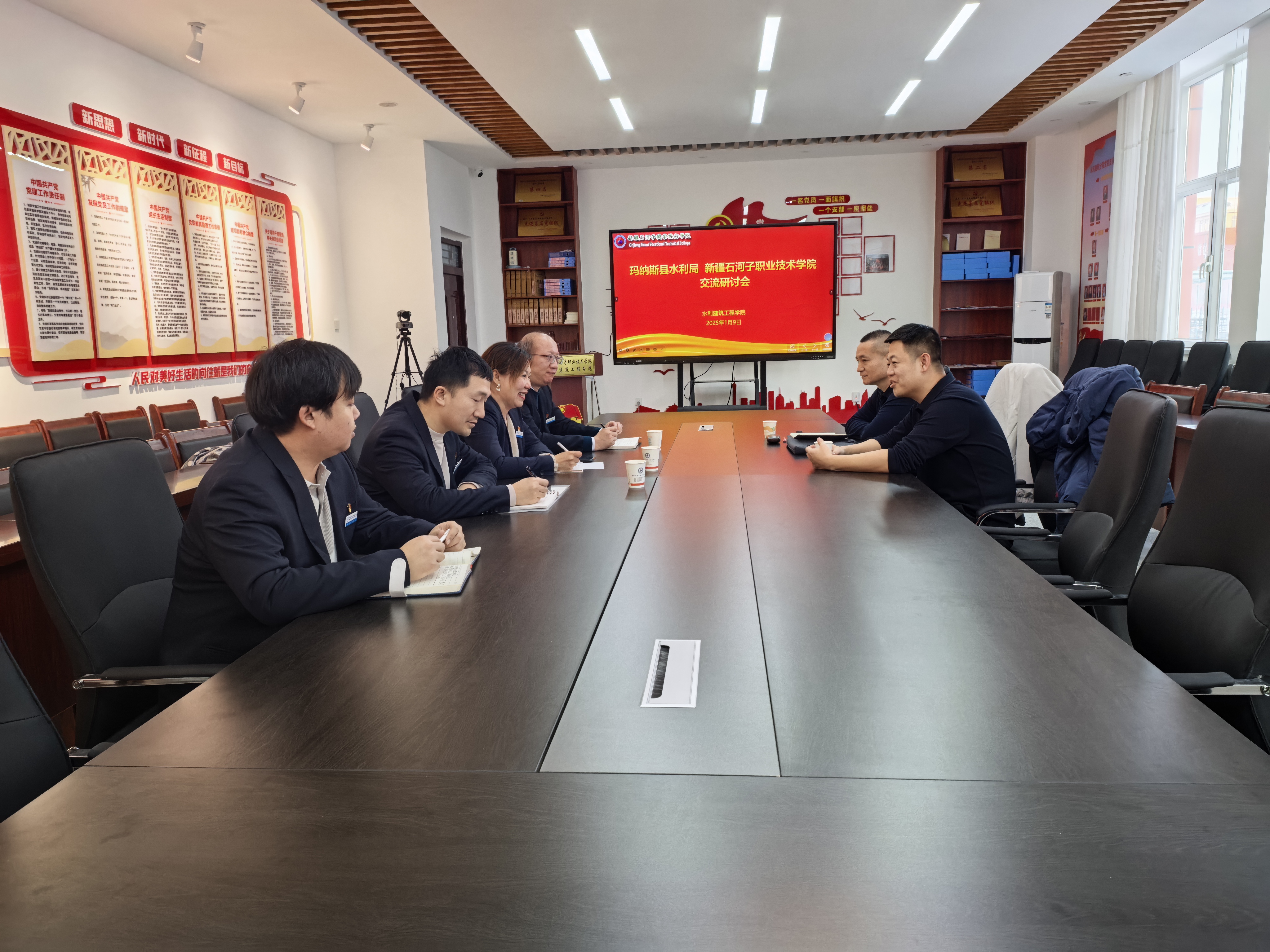 玛纳斯县水利局领导莅临水利建筑工程学院深化合作交流