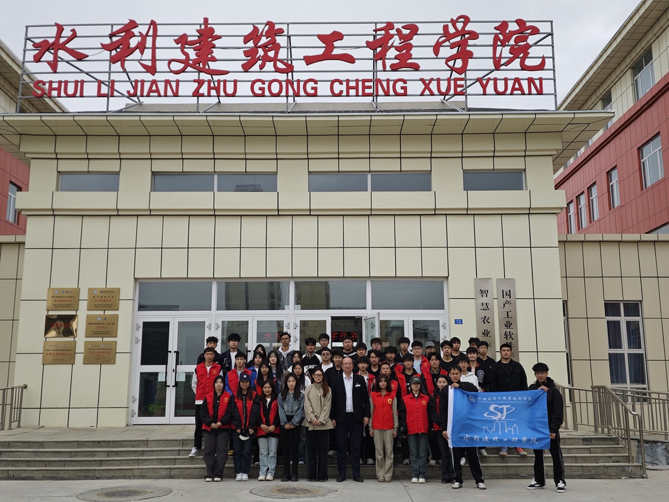 水利建筑工程学院开展爱国卫生月主题活动