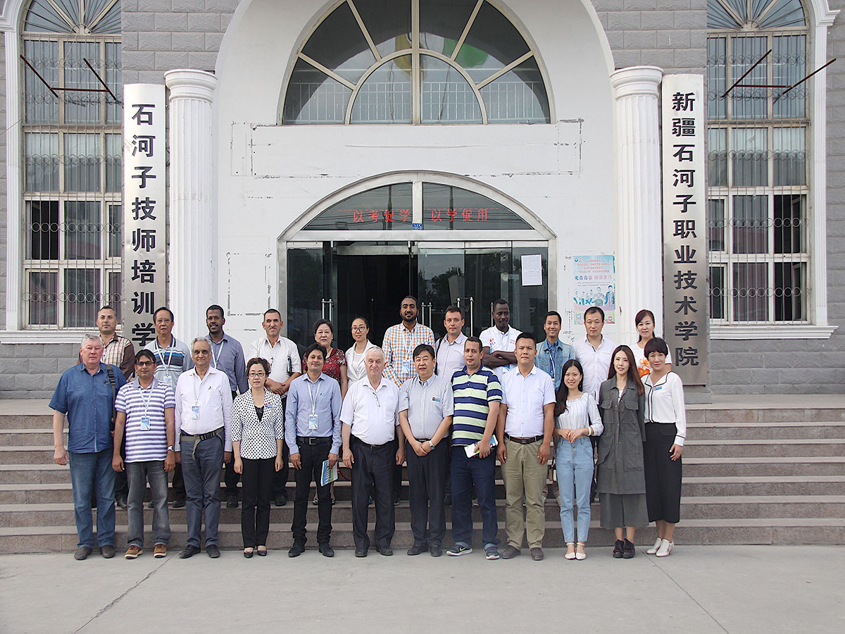 丝路北斗精准农业国际培训班一行来我院参观、访问