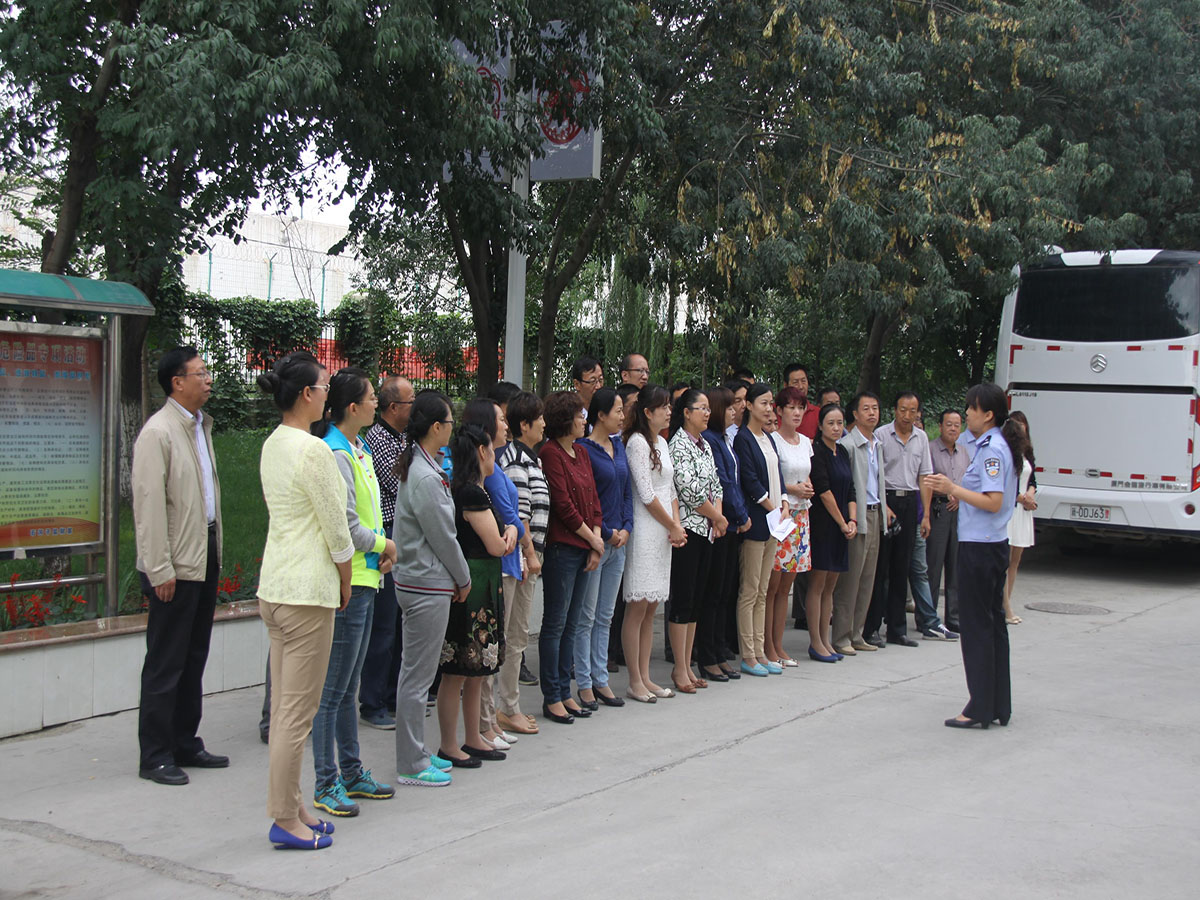 以警示教育为载体  助推“三严三实”专题教育