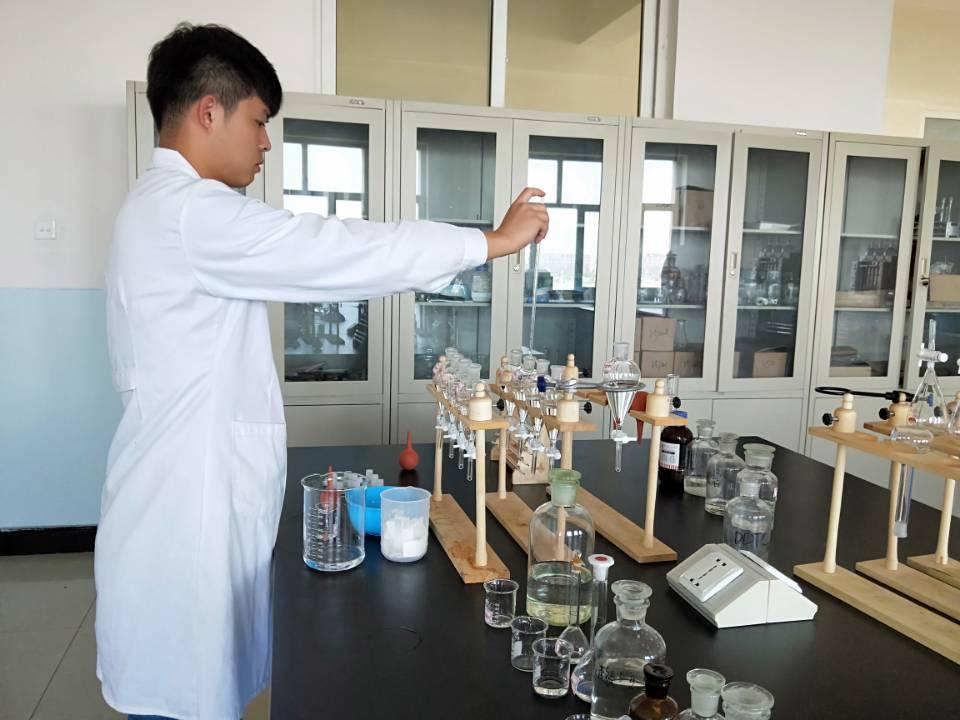 【2018兵团职业教育活动周】beat365唯一官方网站轻纺化工分院开展食品检测技能交流展示活动