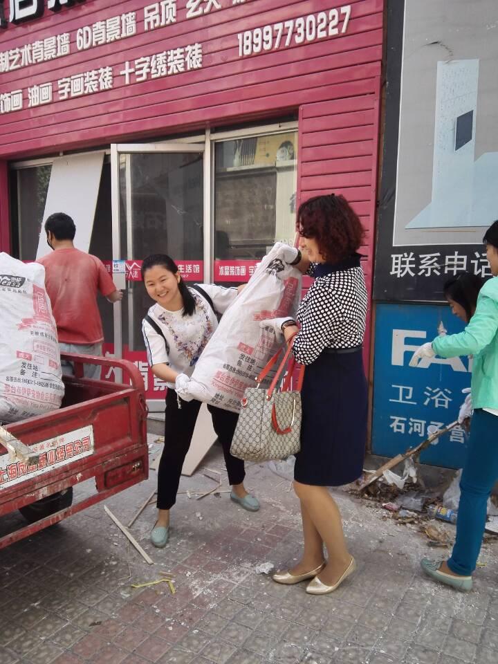 改善社区环境  为创城助力加油 ——记机械电气工程分院党员红细胞进社区活动