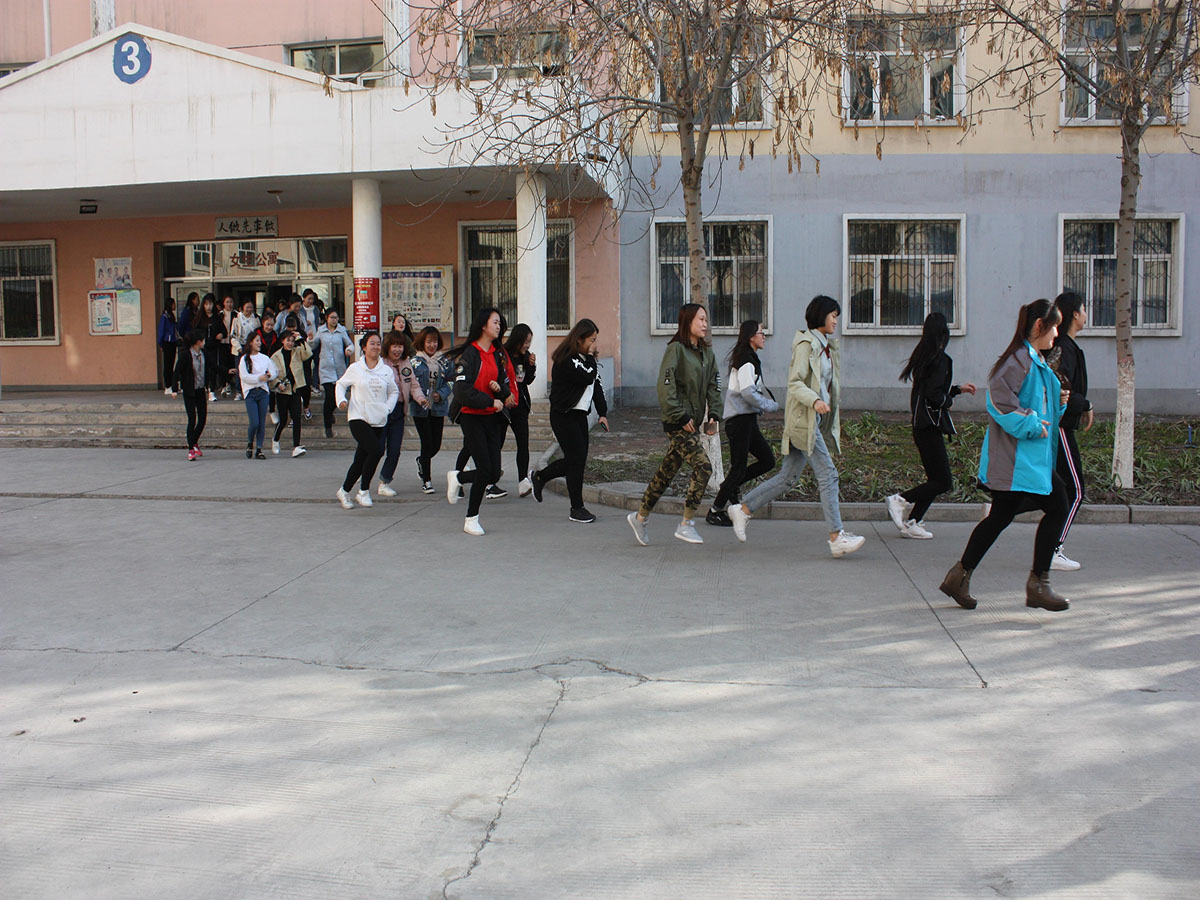 学院举行“应急疏散演练”