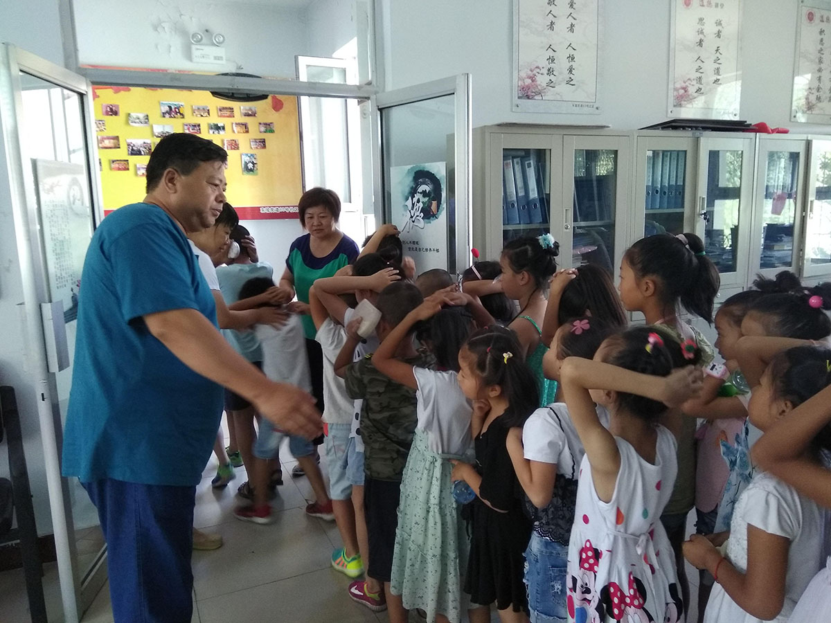 培训分院直属支部与63社区开展“老少共建”活动