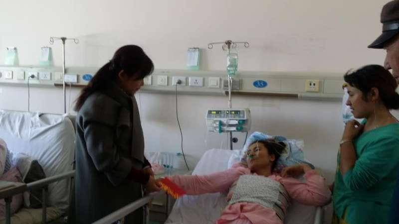 【一家亲】学院耿荣副院长到乌鲁木齐探望结对子民族学生家长