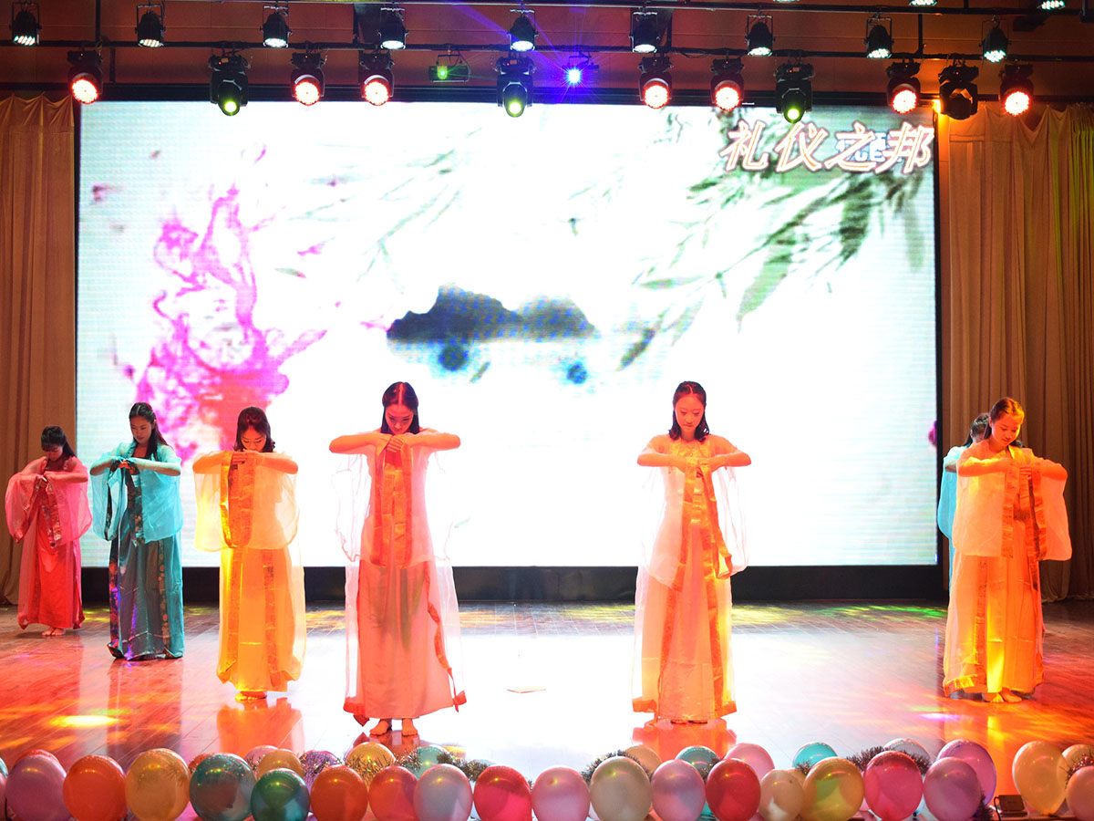 青春踏歌与梦同行——水建分院举办2016级迎新晚会暨颁奖典礼