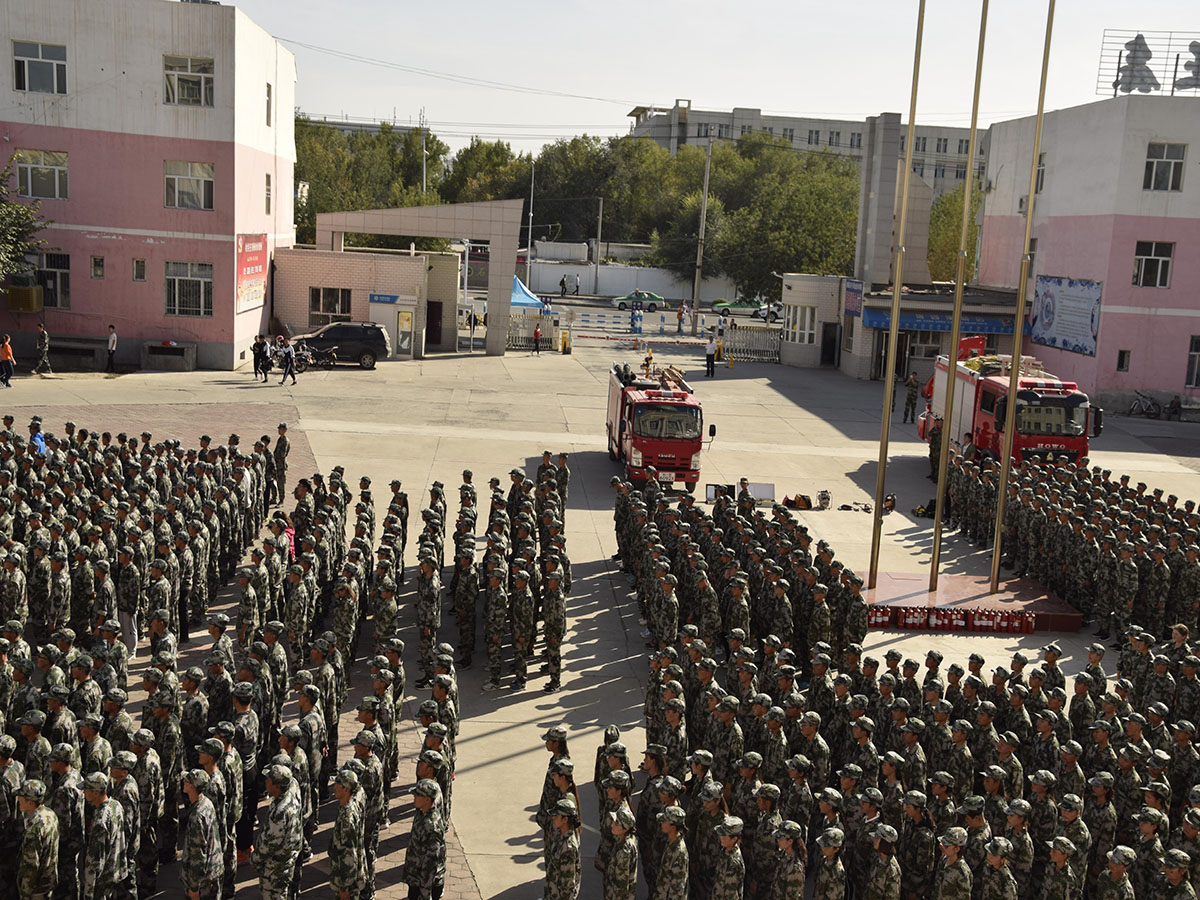 学院举行2017级高职新生消防安全知识进军训活动
