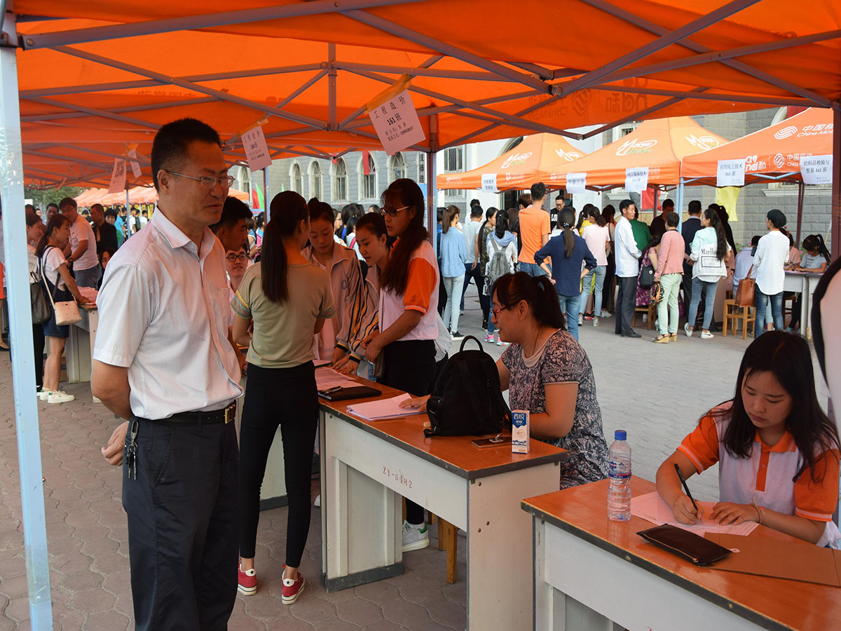 热情周到 务实暖心——水建分院迎新工作有序进行