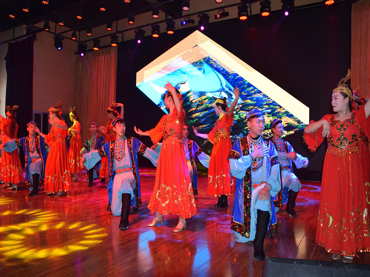 为青春点赞·让梦想飞扬 机械电气工程分院举行2016年迎新生文艺汇演