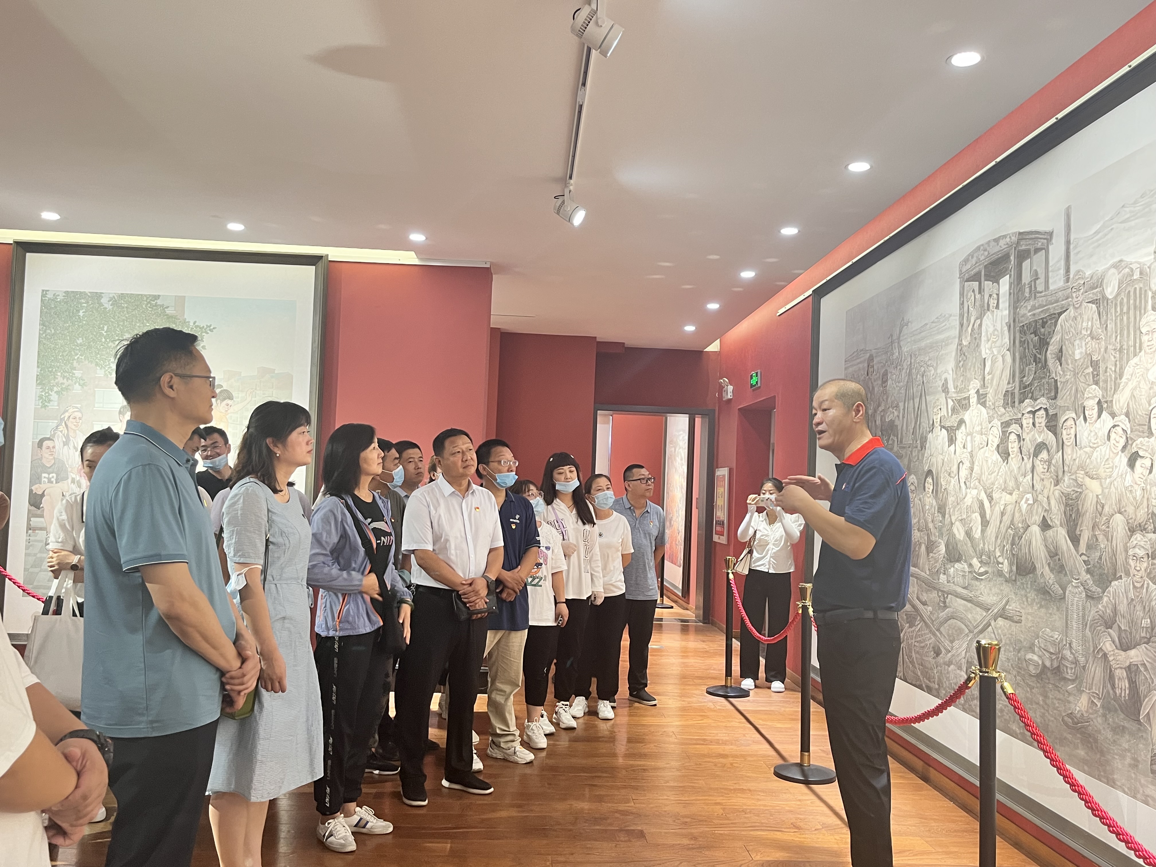 （庆七一）机械电气工程分院党总支赴红山小镇开展 “党旗映天山”主题党日活动