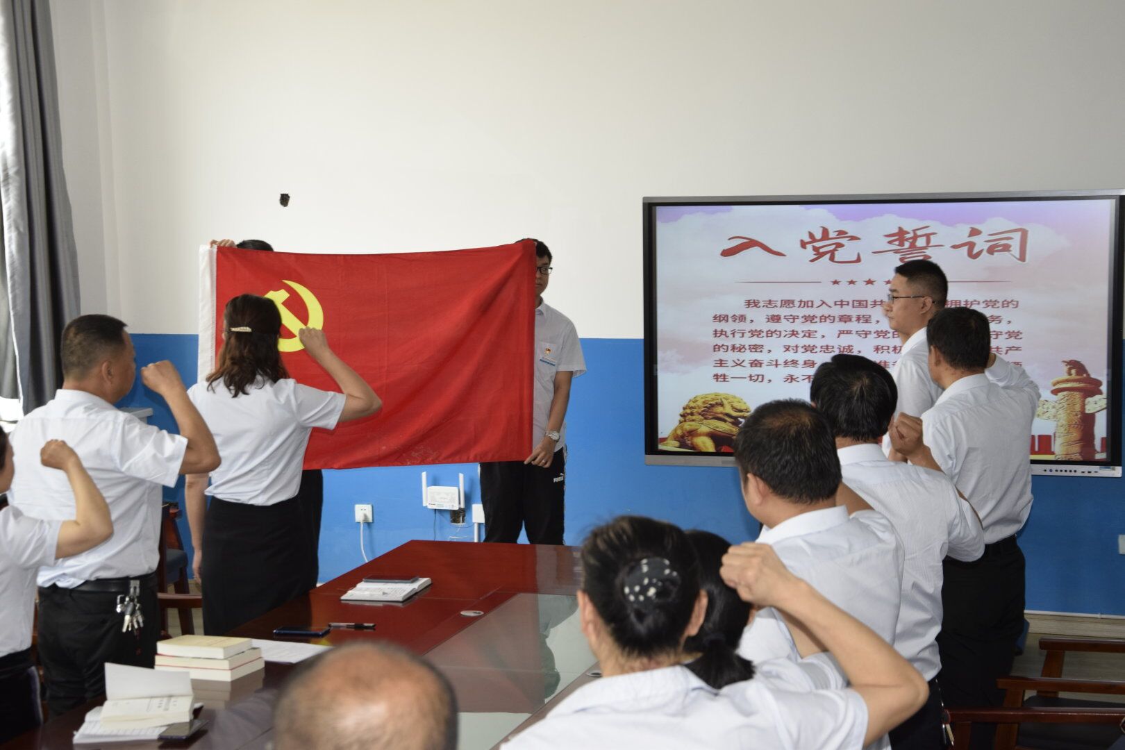 “迎七一颂党恩跟党走” ——机械电气工程分院党总支开展“党旗映天山”主题党日活动