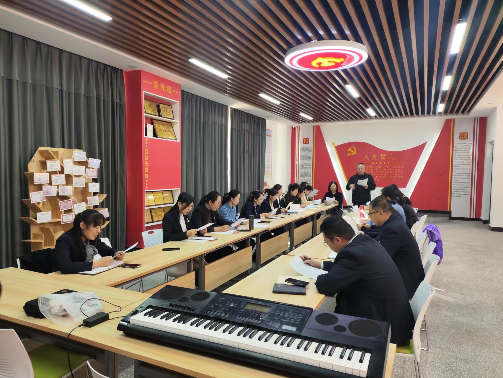 食品工程学院(化工与环境工程学院)组织开展“学唱石职之歌 感受兵团文化”主题活动