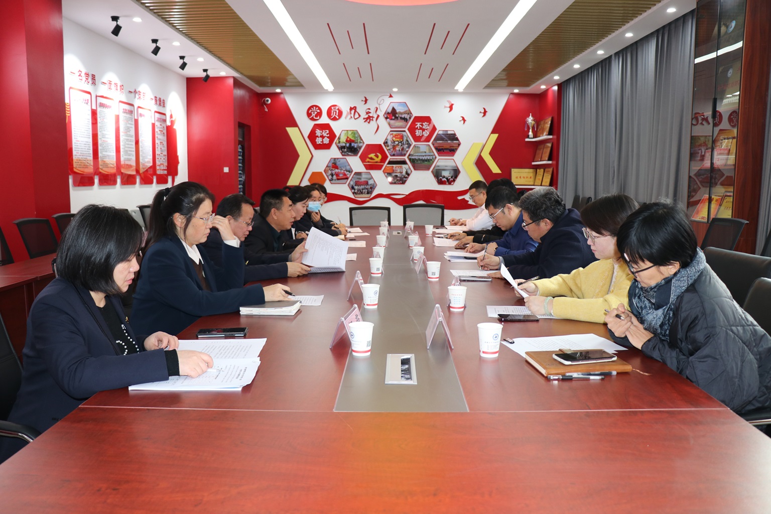 石河子大学经济与管理学院领导一行莅临数字商贸学院开展交流座谈