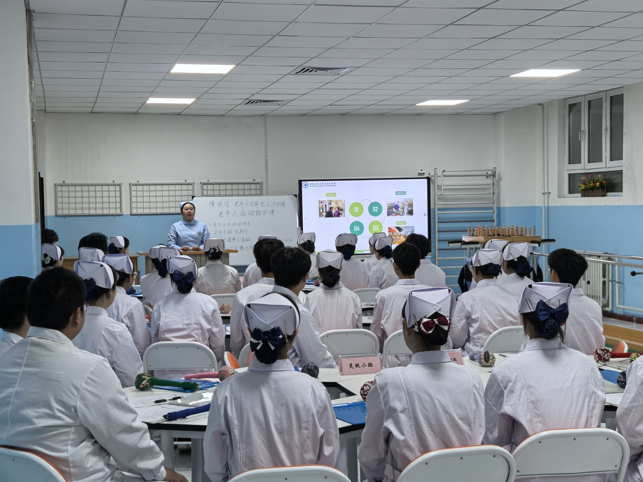 教学改革新探索 培育专业护理人才——现代服务学院开展护理专业公开课