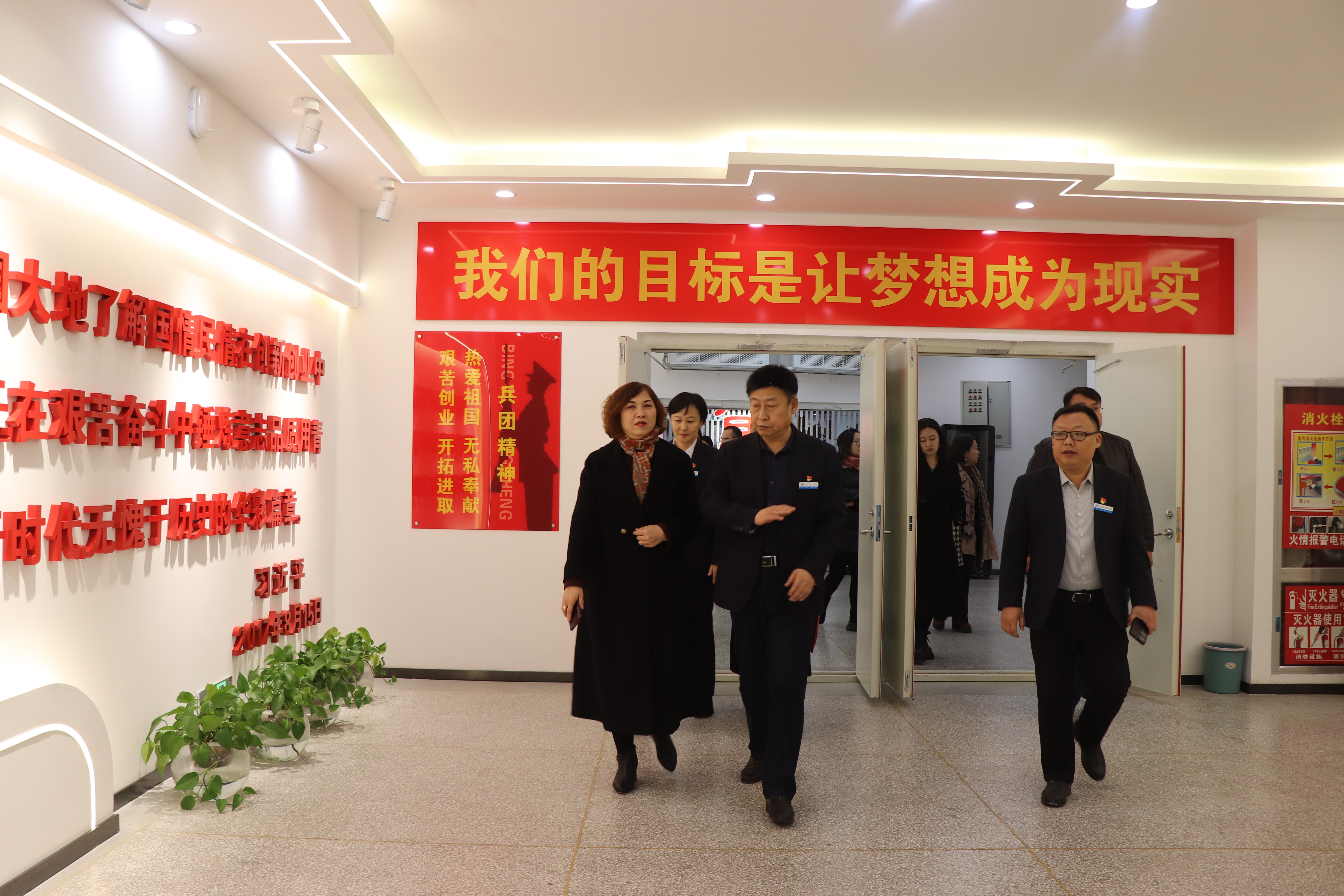 昌吉职业技术学院领导来我校考察交流