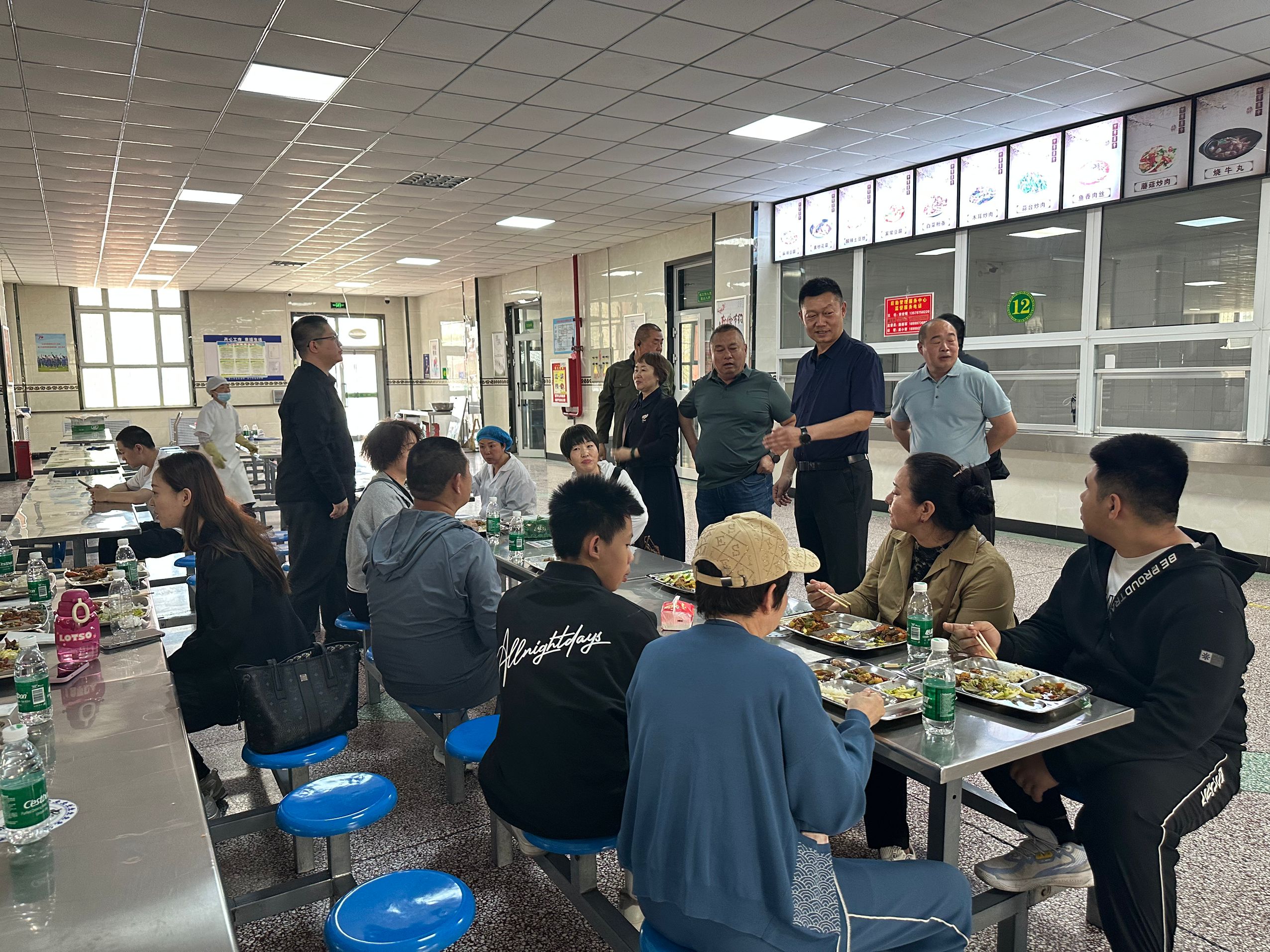 公共基础学院家长餐饮监督委员会开展校园餐饮监督工作