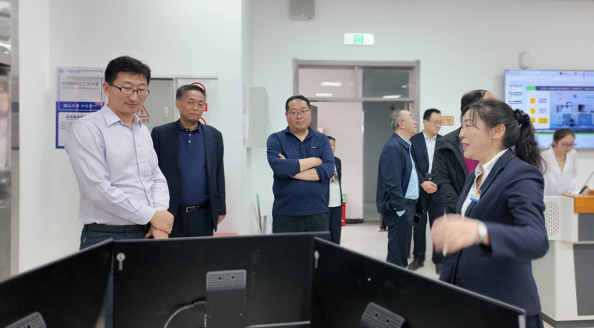 兵团科技局领导一行莅临学院食品化工综合实训基地开展专题调研