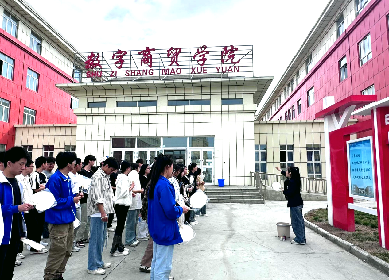 “非遗”进课堂 点燃文化传承星火——数字商贸学院开展第二课堂课程实践