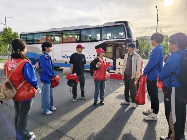 走“新”更走“心”：数字商贸学院校企协同打造沉浸式思政课堂