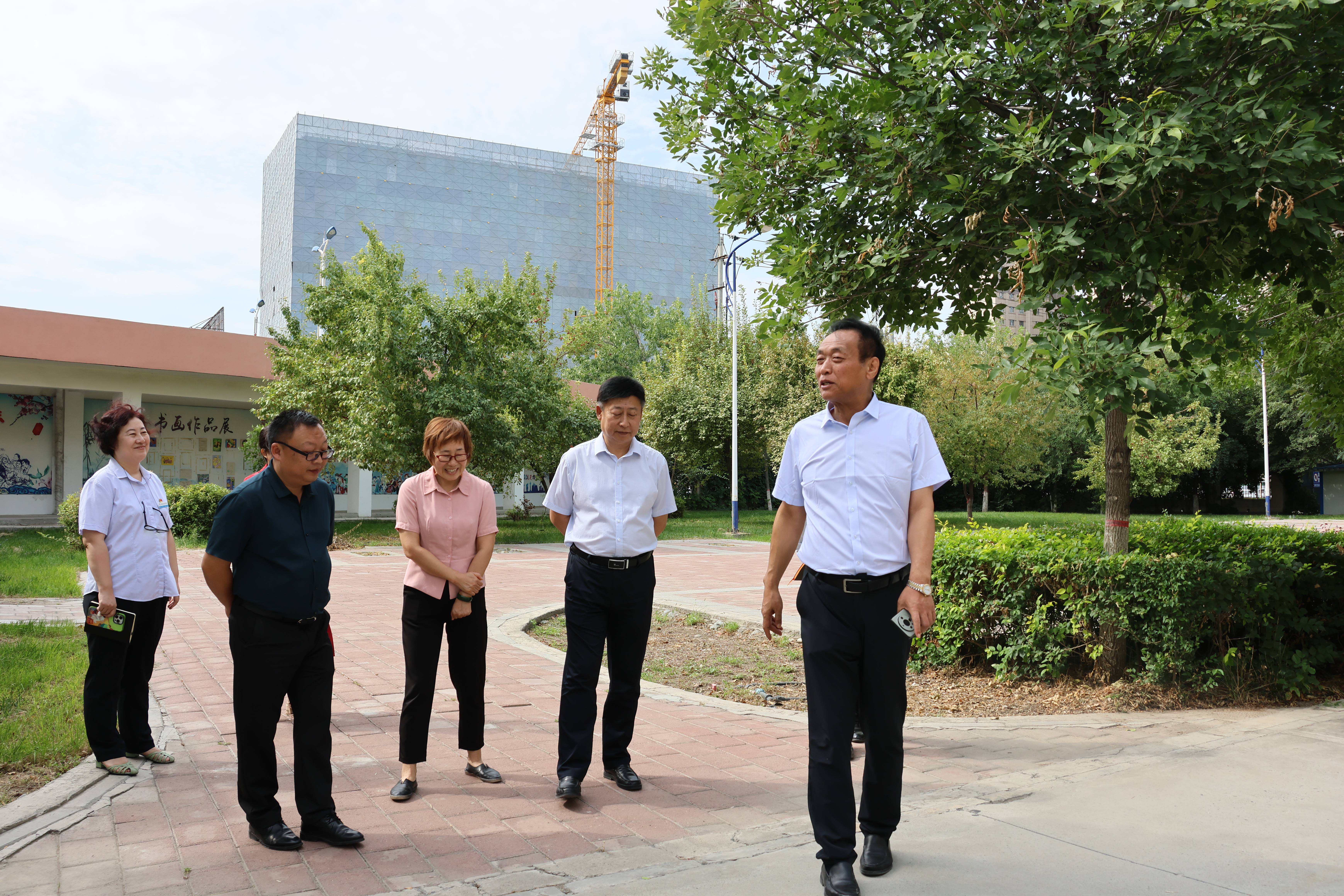 beat365唯一官方网站领导检查新学期开学准备工作及安全工作