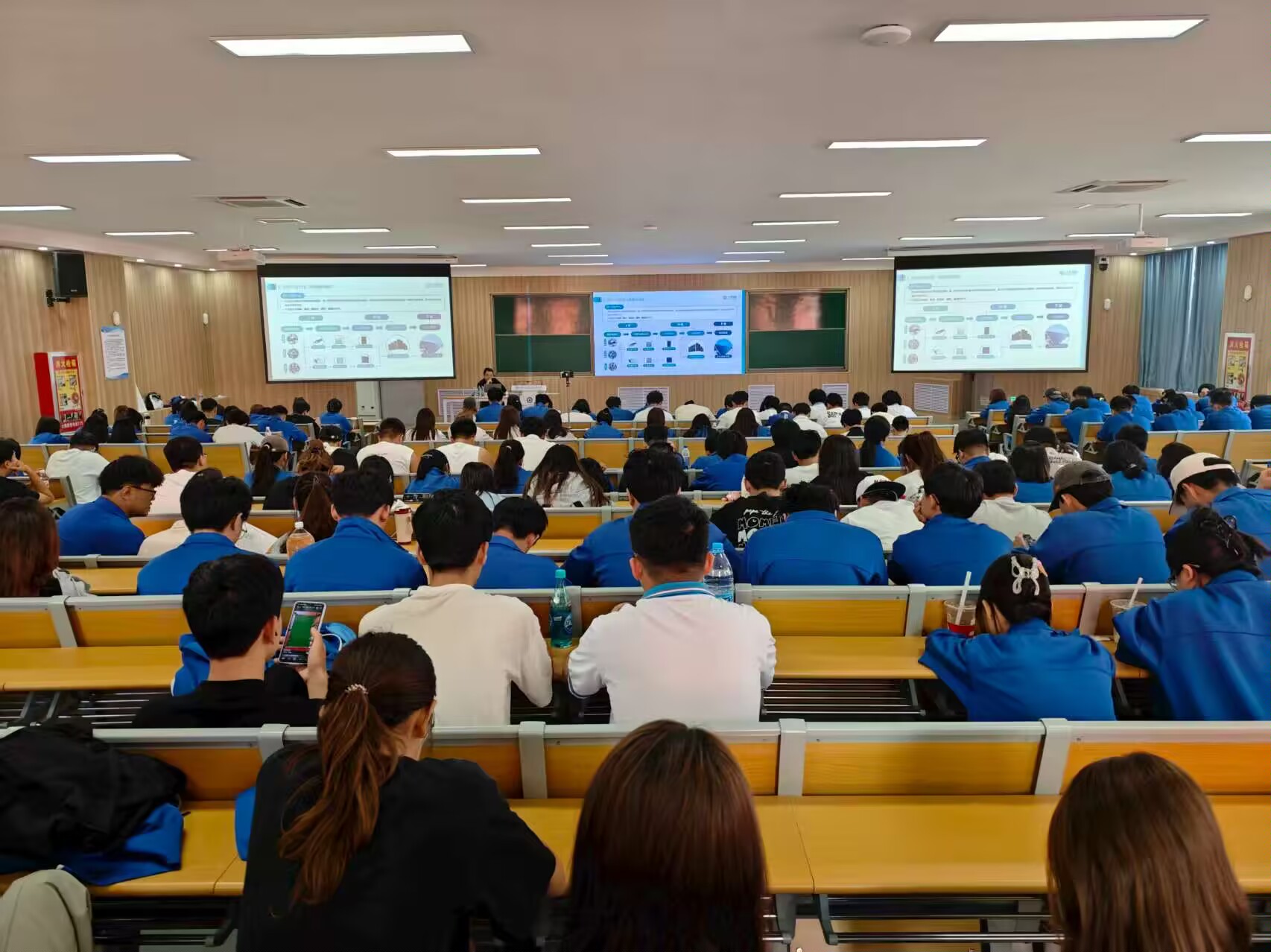 技术能手进校园 解锁职业新视野——食品工程学院（化工与环境工程学院）开展“大国工匠进校园”主题讲座