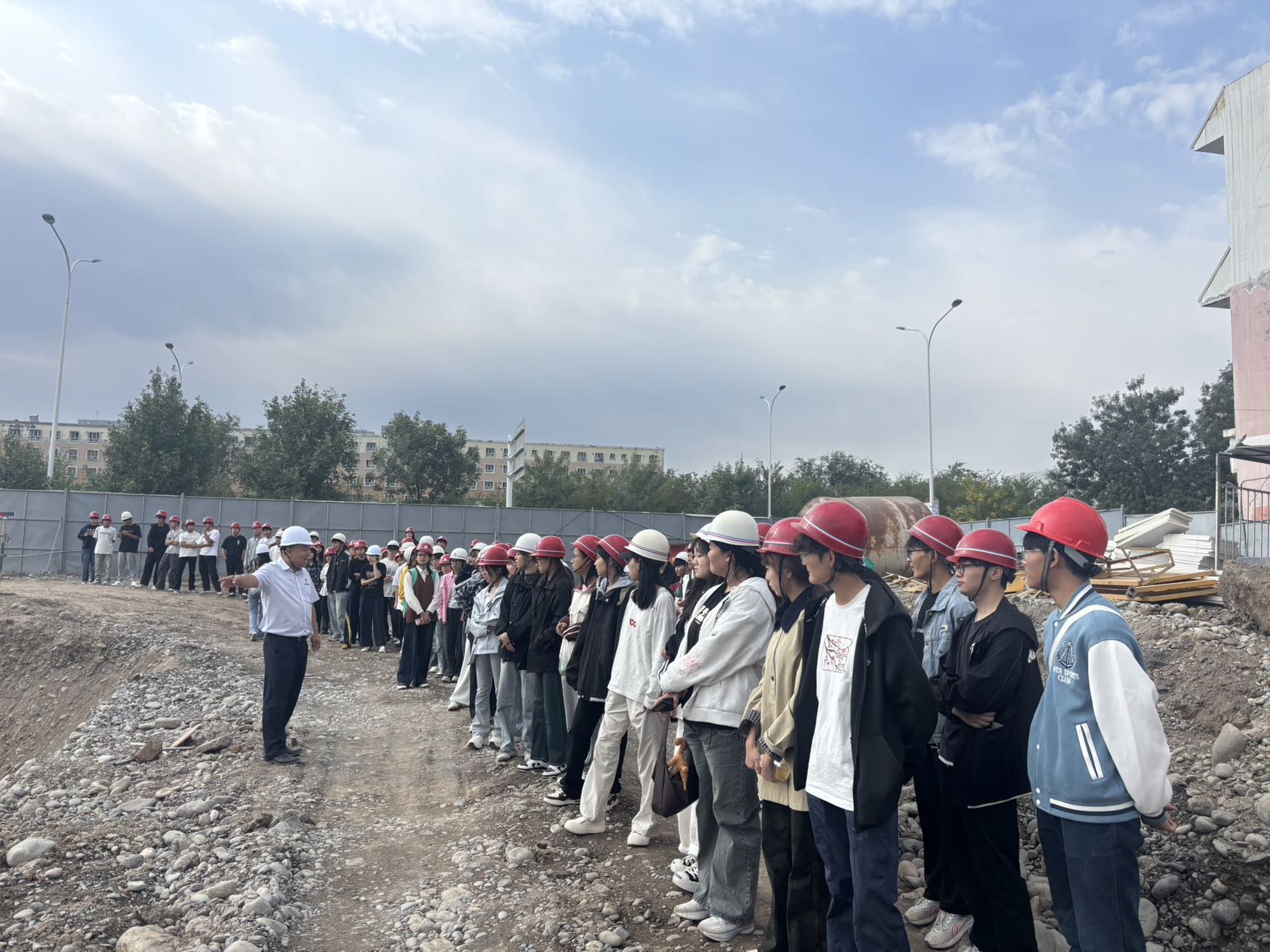 水利建筑工程学院：多维发力强化新生教育引导扣好大学“第一粒扣子”