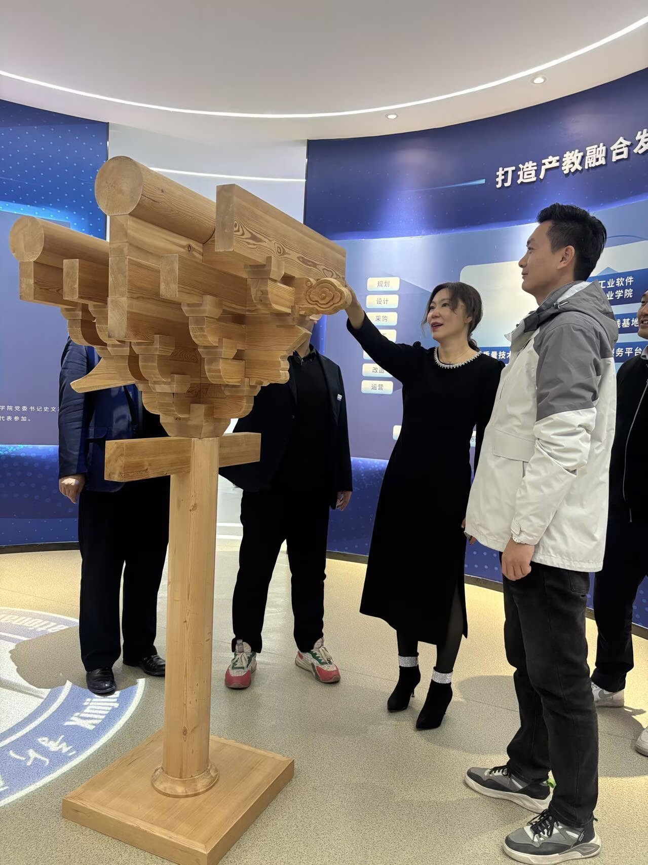 水利建筑工程学院组织开展传统建筑技艺实践体验活动