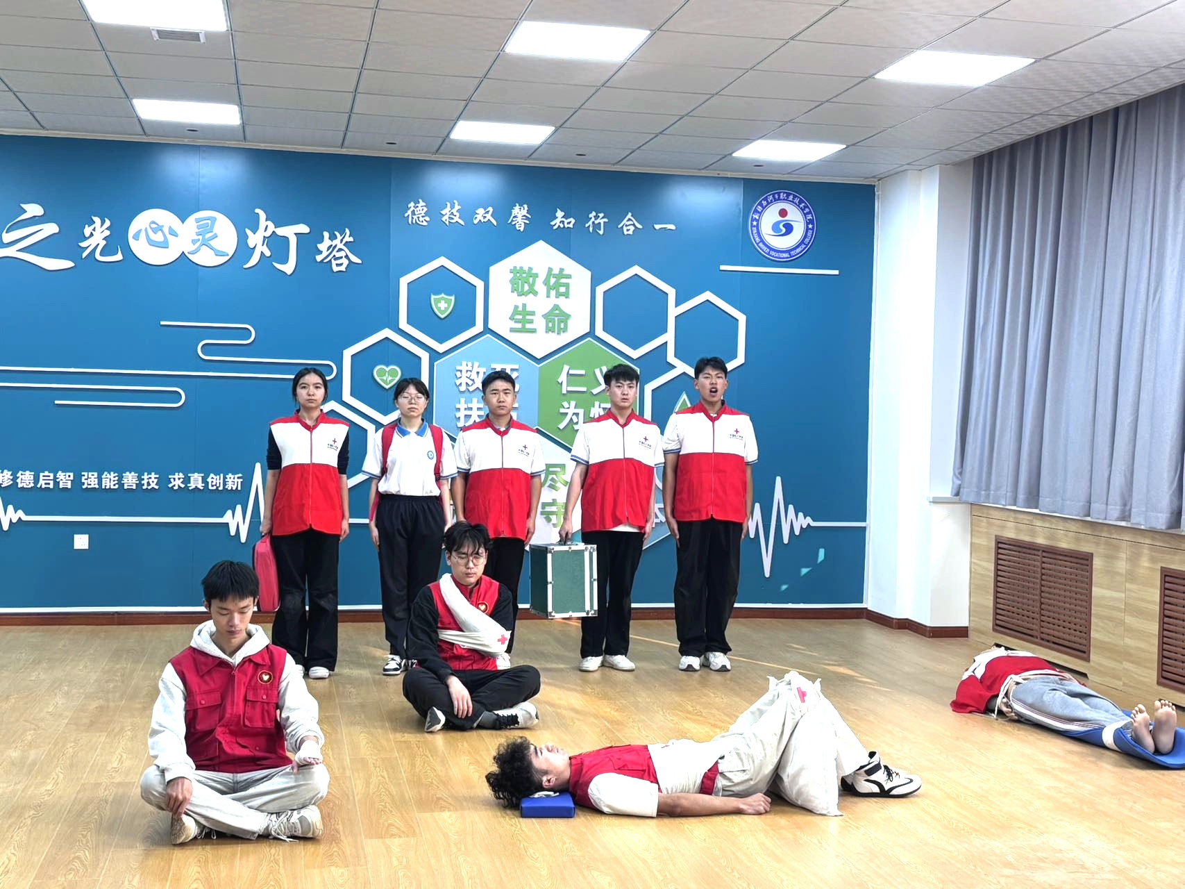 应急赛场展风采——我院学子在首届兵团高校应急救护技能大赛中斩获多项大奖