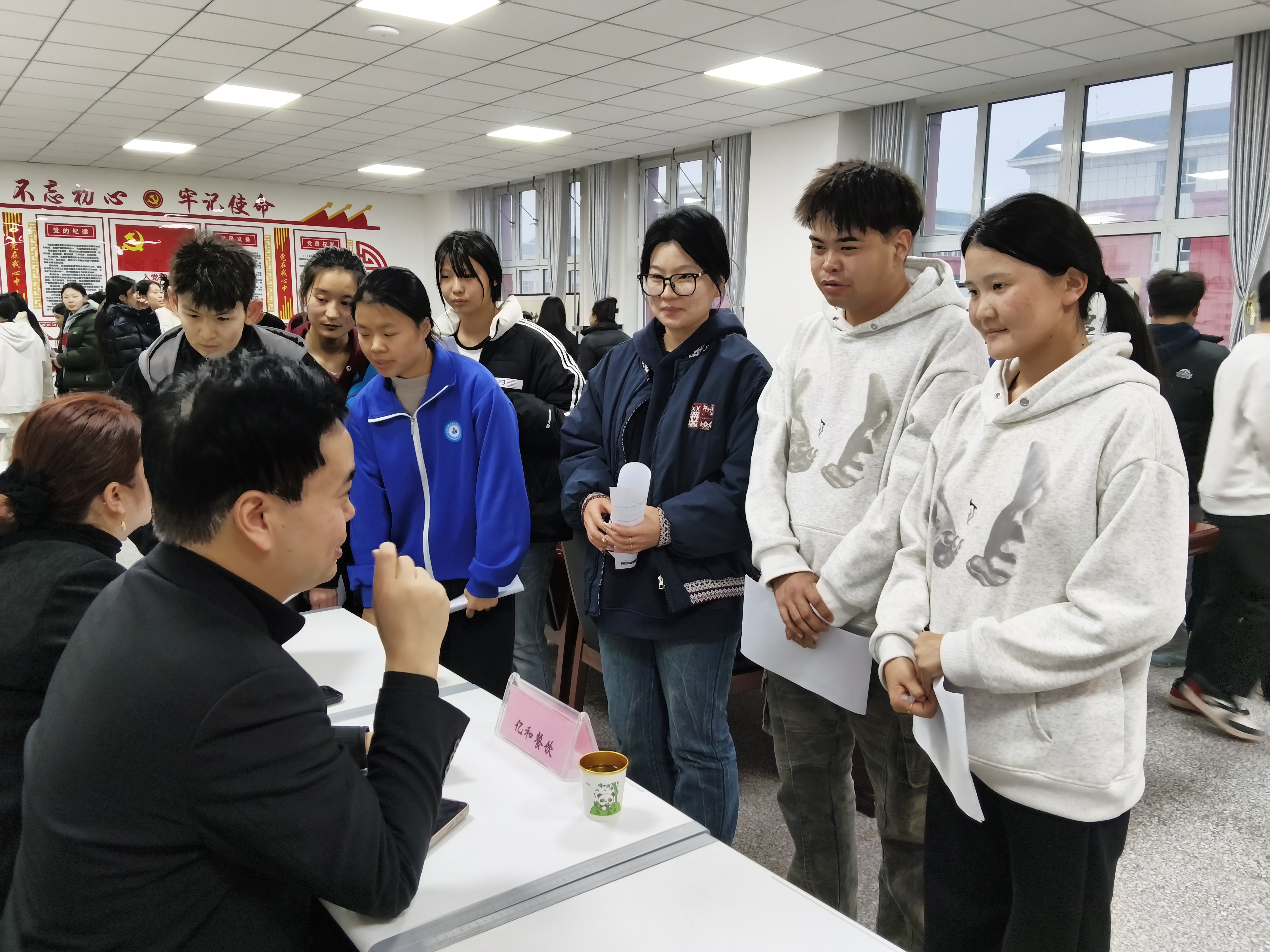 校企携手搭桥梁 双选赋能职启航​ —— 现代服务学院举办 2023 级旅游管理专业实习就业双选会​