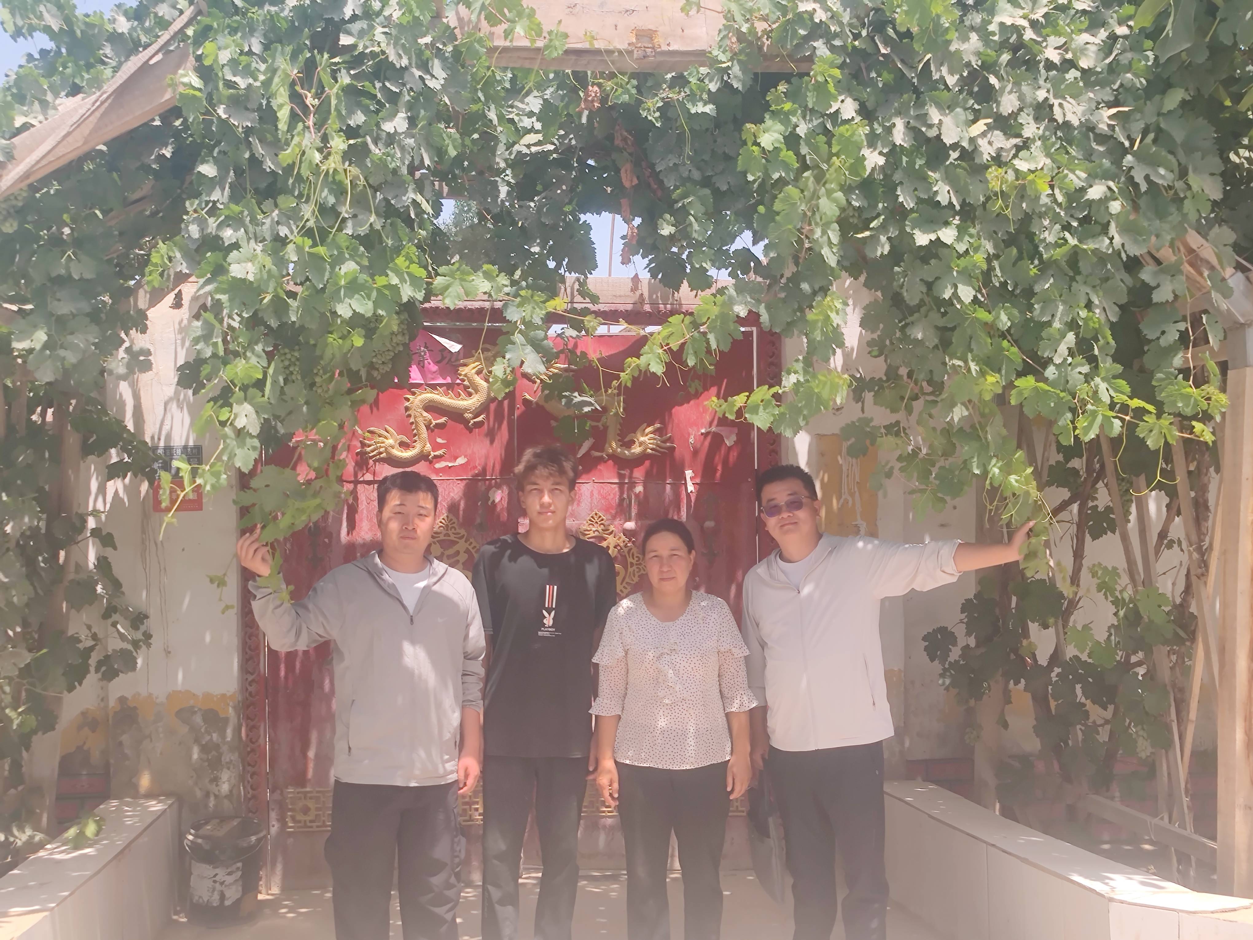 【家访日志一】beat365唯一官方网站:让民族团结之花在家访路上越开越艳