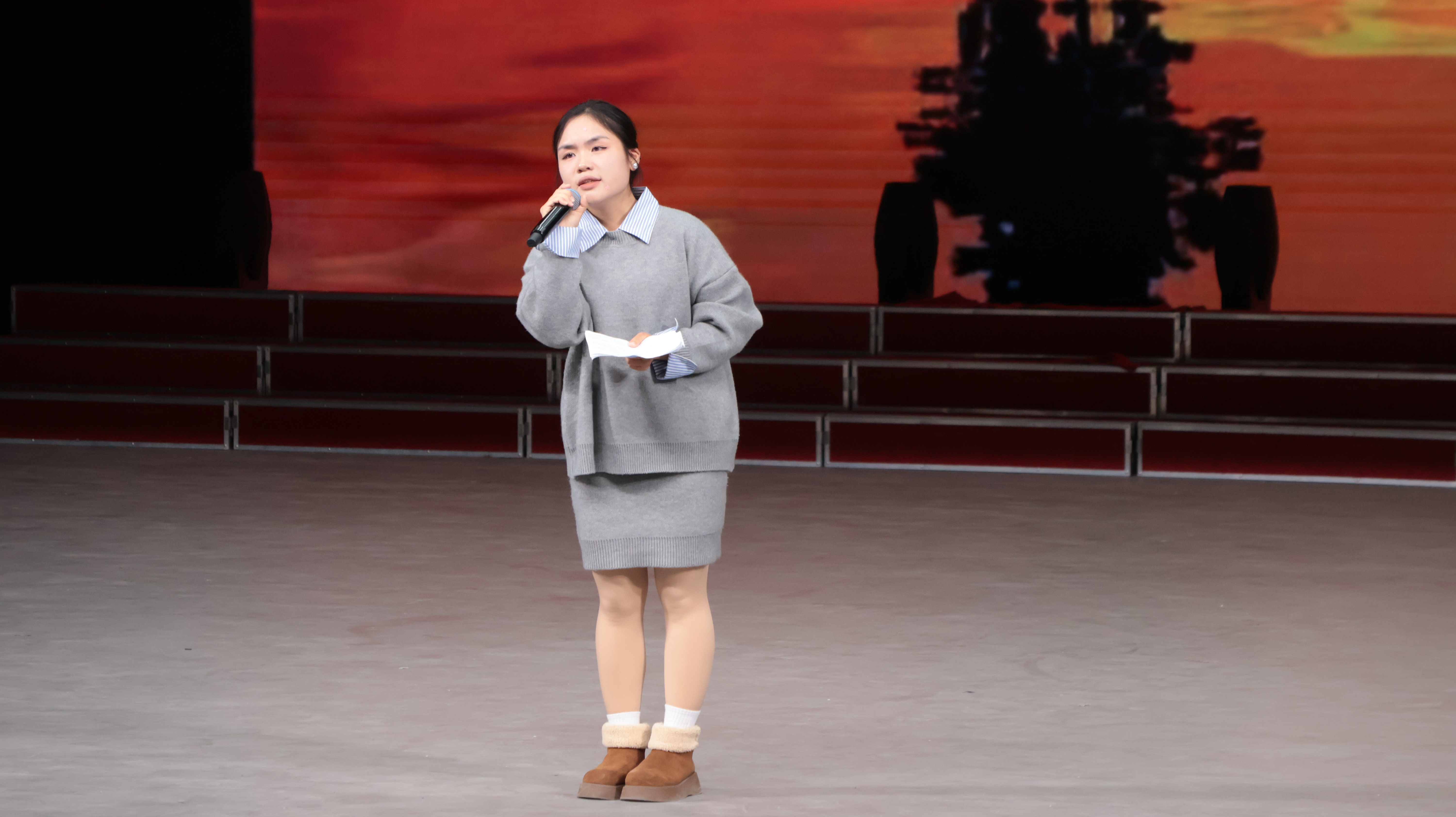 beat365唯一官方网站团委开展2025“青春有我 新声绽放”第一届主持人大赛决赛